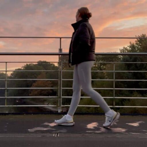 Bước nhẹ nhàng khi đi bộ