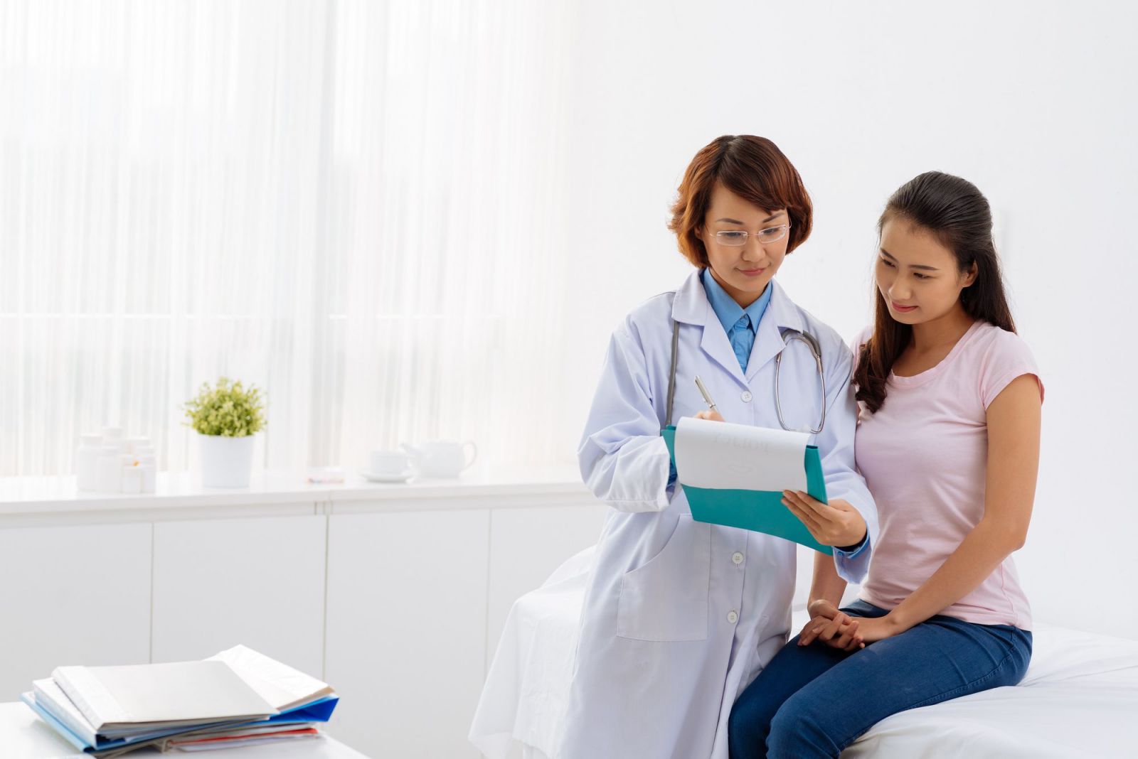 Bác sĩ sản phụ khoa tư vấn khi nào cần đi khám nếu kinh nguyệt ra ít kéo dài