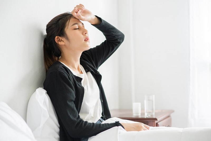 Sốt và rét run có thể làm cơ thể mệt mỏi và đau cơ rõ hơn